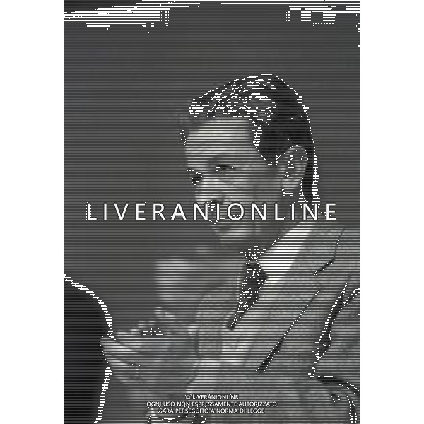 RETROSPETTIVA ENRICO BERLINGUER POLITICO NELLA FOTO ENRICO BERLINGUER AL CONGRESSO DEL PARTITO COMUNISTA ITALIANO A MILANO NELL\'ANNO 1983 AG ALDO LIVERANI SAS