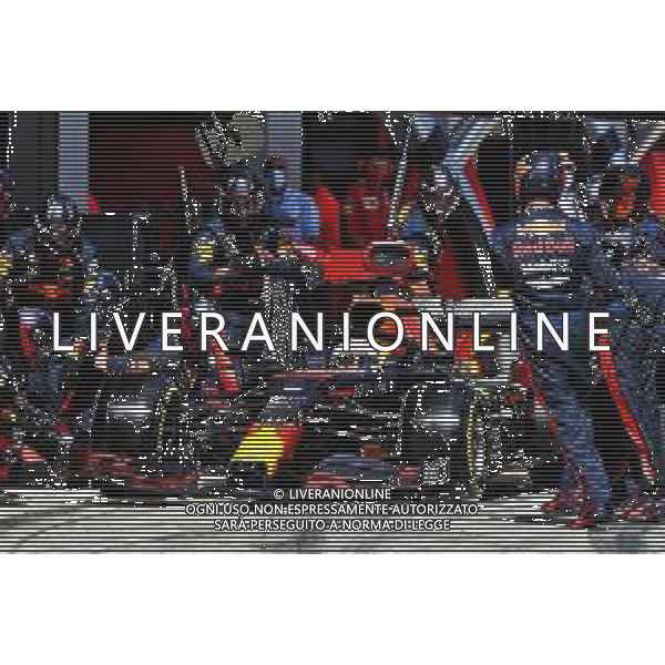 Max Verstappen (NLD) Red Bull Racing RB16 makes a pit stop. 12.07.2020. Formula 1 World Championship, Rd 2, Steiermark Grand Prix, Spielberg, Austria, Race Day. / AGENZIA ALDO LIVERANI SAS - ITALY ONLY EDITORIAL USE ONLY