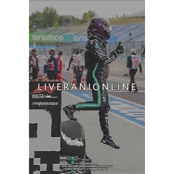 Lewis Hamilton (GBR) Mercedes AMG F1 celebrates his pole position in qualifying parc ferme. 18.07.2020. Formula 1 World Championship, Rd 3, Hungarian Grand Prix, Budapest, Hungary, Qualifying Day. - www.xpbimages.com, EMail: requests@xpbimages.com - copy of publication required for printed pictures. Every used picture is fee-liable. © Copyright: FIA Pool Image for Editorial Use Only / AGENZIA ALDO LIVERANI SAS - ITALY ONLY EDITORIAL USE ONLY