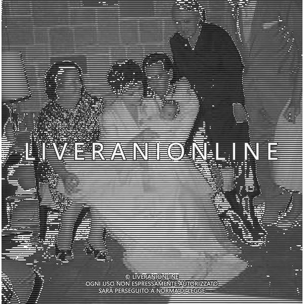 RETROSPETTIVA GINA LOLLOBRIGIDA ATTRICE NELLA FOTO GINA LOLLOBRIGIDA IL GIORNO DEL BATTESIMO DEL FIGLIO ANDREA MILKO SKOFIC NELL\'ANNO 1957 AG ALDO LIVERANI SAS