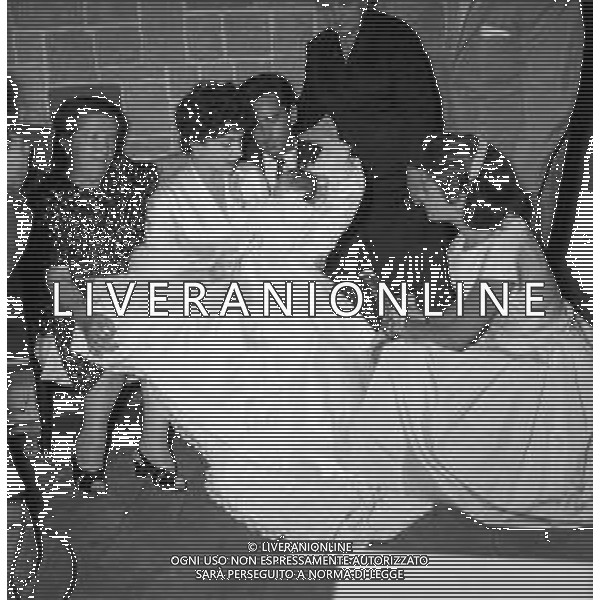 RETROSPETTIVA GINA LOLLOBRIGIDA ATTRICE NELLA FOTO GINA LOLLOBRIGIDA IL GIORNO DEL BATTESIMO DEL FIGLIO ANDREA MILKO SKOFIC NELL\'ANNO 1957 AG ALDO LIVERANI SAS