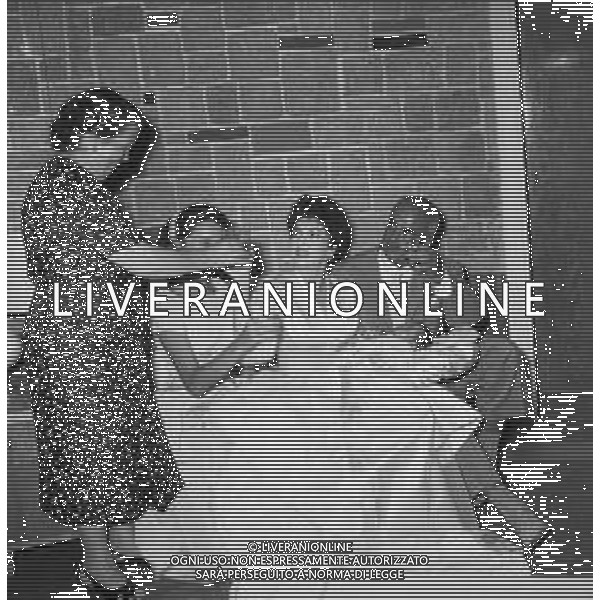 RETROSPETTIVA GINA LOLLOBRIGIDA ATTRICE NELLA FOTO GINA LOLLOBRIGIDA IL GIORNO DEL BATTESIMO DEL FIGLIO ANDREA MILKO SKOFIC NELL\'ANNO 1957 AG ALDO LIVERANI SAS