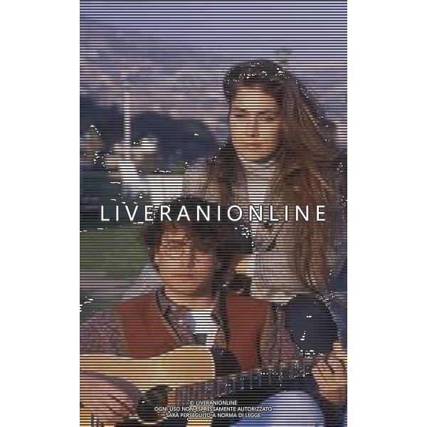 RETROSPETTIVA YARI CARRISI CANTANTE E COMPOSITORE DI COLONNE CINEMATOGRAFICHE NELLA FOTO YARI CARRISI CON ROMINA POWER AG ALDO LIVERANI SAS