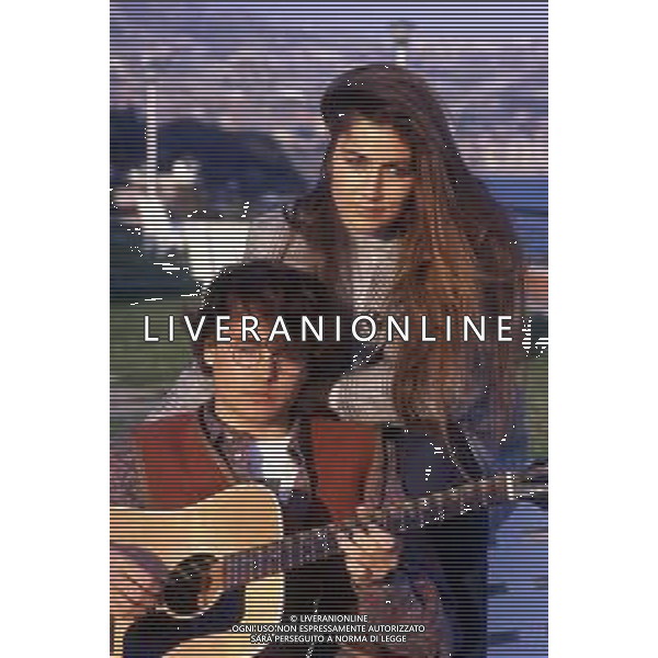 RETROSPETTIVA YARI CARRISI CANTANTE E COMPOSITORE DI COLONNE CINEMATOGRAFICHE NELLA FOTO YARI CARRISI CON ROMINA POWER AG ALDO LIVERANI SAS