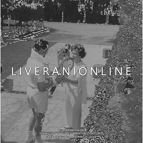 NEG-GINA LOLLOBRIGIDA ATTRICE ITALIANA - RETROSPETTIVA NELLA FOTO GINA LOLLOBRIGIDA CON IL MARITO MILKO SKOFIC A ROMA NELL\'ANNO 1958 GIOCANO A TENNIS AG ALDO LIVERANI SAS
