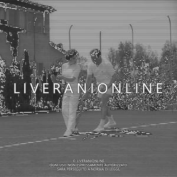 NEG-GINA LOLLOBRIGIDA ATTRICE ITALIANA - RETROSPETTIVA NELLA FOTO GINA LOLLOBRIGIDA CON IL MARITO MILKO SKOFIC A ROMA NELL\'ANNO 1958 GIOCANO A TENNIS AG ALDO LIVERANI SAS