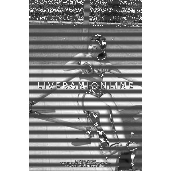 NEG-RETROSPETTIVA GINA LOLLOBRIGIDA ATTRICE NELLA FOTO GINA LOLLOBRIGIDA IN PISCINA NEGLI ANNI 50 A ROMA AG ALDO LIVERANI SAS