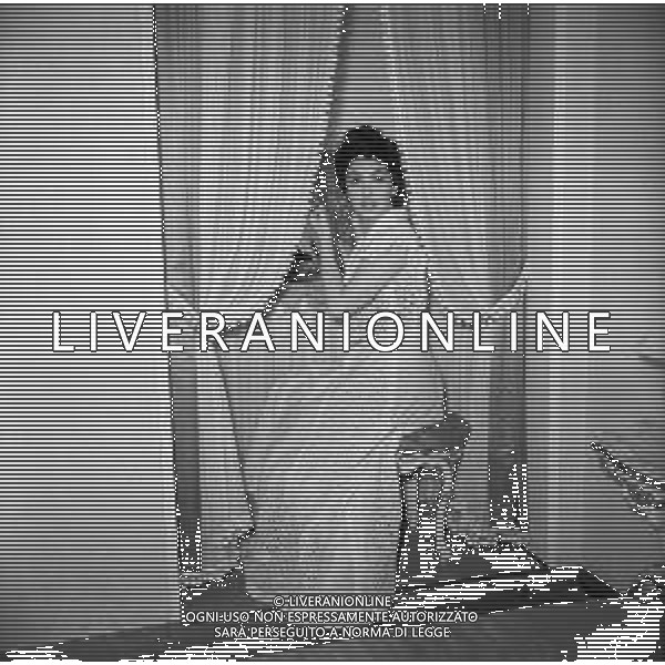 RETROSPETTIVA GINA LOLLOBRIGIDA ATTRICE NELLA FOTO GINA LOLLOBRIGIDA AL TRUCCO AG ALDO LIVERANI SAS