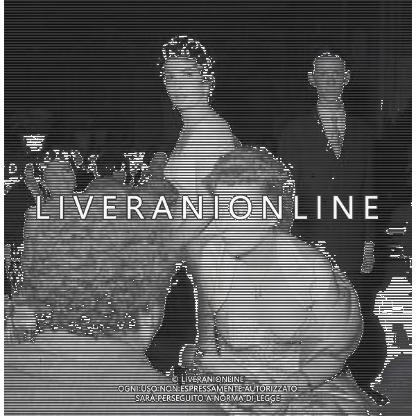 RETROSPETTIVA GINA LOLLOBRIGIDA ATTRICE NELLA FOTO GINA LOLLOBRIGIDA CON CARLO PONTI NELL\'ANNO 1956 AL PREMIO STREGA AG ALDO LIVERANI SAS