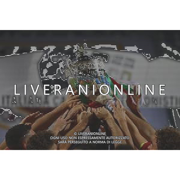 Reggio Audace-Bari Campionato di Calcio Legapro 2019/2020 Finale Playoff promozione serie B Reggio Emilia, 22 Luglio 2020 Nella foto: i giocatori della Reggiana Reggio Audace esultano col trofeo per la promozione in serie B Ph. Soli - Ag. Aldo Liverani / AGENZIA ALDO LIVERANI SAS