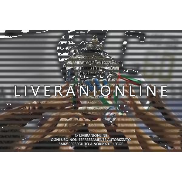 Reggio Audace-Bari Campionato di Calcio Legapro 2019/2020 Finale Playoff promozione serie B Reggio Emilia, 22 Luglio 2020 Nella foto: i giocatori della Reggiana Reggio Audace esultano col trofeo per la promozione in serie B Ph. Soli - Ag. Aldo Liverani / AGENZIA ALDO LIVERANI SAS