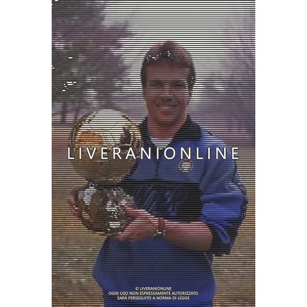 RETROSPETTIVA LOTHAR MATTHAUS CALCIATORE NELLA FOTO LOTHAR MATTHAUS CON IL PALLONE D\'ORO NELL\'ANNO 1990 AG ALDO LIVERANI SAS