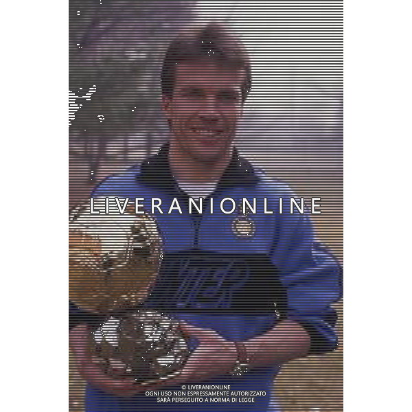 RETROSPETTIVA LOTHAR MATTHAUS CALCIATORE NELLA FOTO LOTHAR MATTHAUS CON IL PALLONE D\'ORO NELL\'ANNO 1990 AG ALDO LIVERANI SAS
