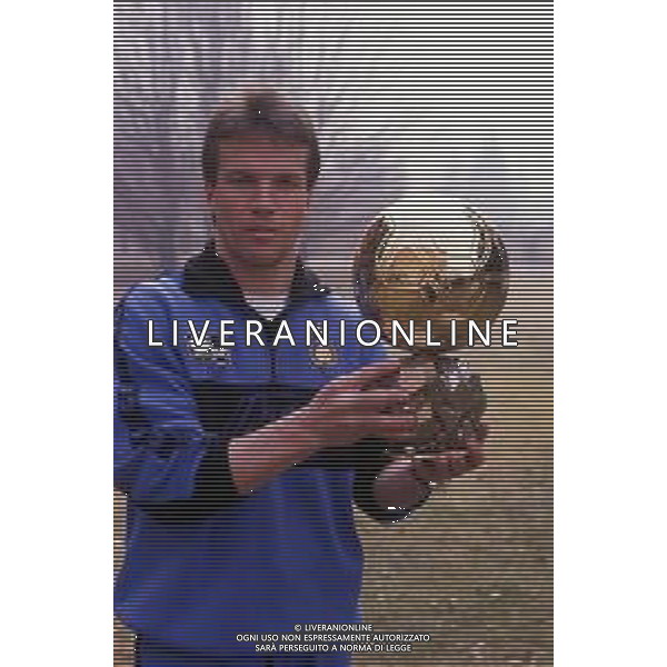 RETROSPETTIVA LOTHAR MATTHAUS CALCIATORE NELLA FOTO LOTHAR MATTHAUS CON IL PALLONE D\'ORO NELL\'ANNO 1990 AG ALDO LIVERANI SAS