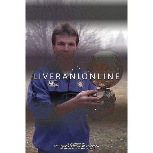 RETROSPETTIVA LOTHAR MATTHAUS CALCIATORE NELLA FOTO LOTHAR MATTHAUS CON IL PALLONE D\'ORO NELL\'ANNO 1990 AG ALDO LIVERANI SAS