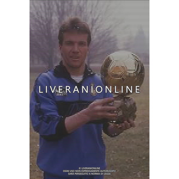 RETROSPETTIVA LOTHAR MATTHAUS CALCIATORE NELLA FOTO LOTHAR MATTHAUS CON IL PALLONE D\'ORO NELL\'ANNO 1990 AG ALDO LIVERANI SAS