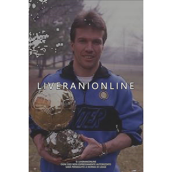 RETROSPETTIVA LOTHAR MATTHAUS CALCIATORE NELLA FOTO LOTHAR MATTHAUS CON IL PALLONE D\'ORO NELL\'ANNO 1990 AG ALDO LIVERANI SAS