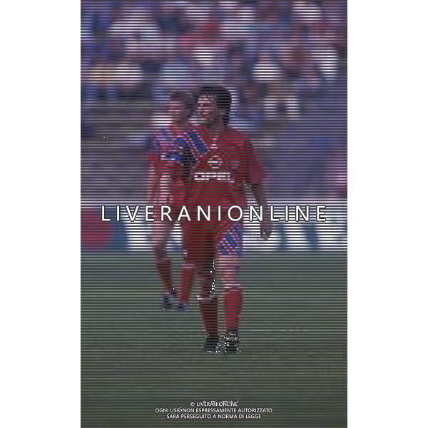 RETROSPETTIVA LOTHAR MATTHAUS CALCIATORE NELLA FOTO LOTHAR MATTHAUS CON LA MAGLIA DEL BAYERN MONACO NELL\'ANNO 1992-1993 AG ALDO LIVERANI SAS
