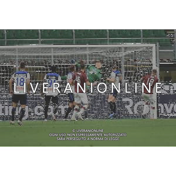il gol dell\'1 a 0 di Hakan Calhanoglu (Milan) su punizione Milan vs Atalanta Campionato Serie A TIM - 36¬∞ giornata Milano 24-07-2020 Stadio Giuseppe Meazza - San Siro foto Roberto Garavaglia - agenzia Aldo Liverani sas/ AGENZIA ALDO LIVERANI SAS