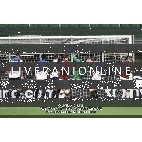 il gol dell\'1 a 0 di Hakan Calhanoglu (Milan) su punizione Milan vs Atalanta Campionato Serie A TIM - 36¬∞ giornata Milano 24-07-2020 Stadio Giuseppe Meazza - San Siro foto Roberto Garavaglia - agenzia Aldo Liverani sas/ AGENZIA ALDO LIVERANI SAS