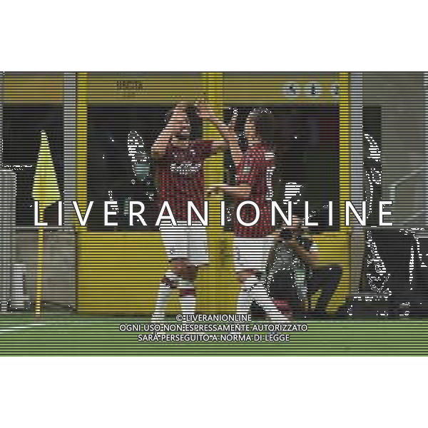esultanza Milan dopo il gol dell\'1 a 0 di Hakan Calhanoglu Milan vs Atalanta Campionato Serie A TIM - 36¬∞ giornata Milano 24-07-2020 Stadio Giuseppe Meazza - San Siro foto Roberto Garavaglia - agenzia Aldo Liverani sas/ AGENZIA ALDO LIVERANI SAS