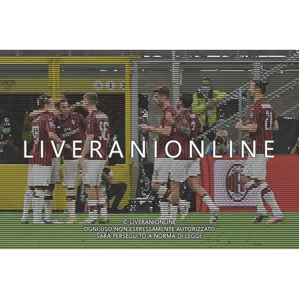esultanza Milan dopo il gol dell\'1 a 0 di Hakan Calhanoglu Milan vs Atalanta Campionato Serie A TIM - 36¬∞ giornata Milano 24-07-2020 Stadio Giuseppe Meazza - San Siro foto Roberto Garavaglia - agenzia Aldo Liverani sas/ AGENZIA ALDO LIVERANI SAS