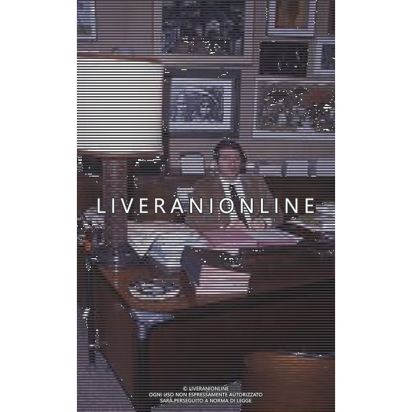 RETROSPETTIVA GIORGIO BENVENUTO SINDACALISTA E POLITICO ITALIANO NELLA FOTO GIORGIO BENVENUTO A ROMA NEL SUO UFFICIO NELL\'ANNO 1982 AG ALDO LIVERANI SAS