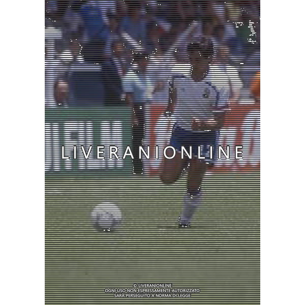 RETROSPETTIVA ALAIN GIRESSE CALCIATORE NELLA FOTO ALAIN GIRESSE CON LA MAGLIA DELLA NAZIONALE FRANCESE AI CAMPIONATI DEL MONDO MESSICO 1986 AG ALDO LIVERANI SAS