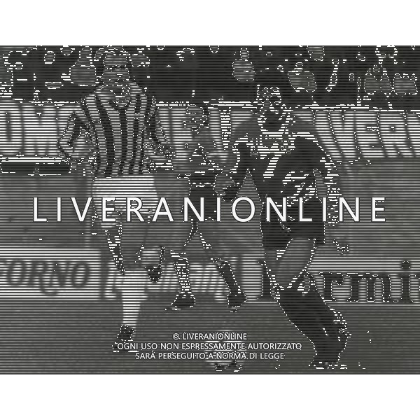 RETROSPETTIVA RENZO GOBBO CALCIATORE NELLA FOTO RENZO GOBBO CON LA MAGLIA DEL COMO CALCIO FOTO ALBERTO DIOTTI-AG ALDO LIVERANI SAS