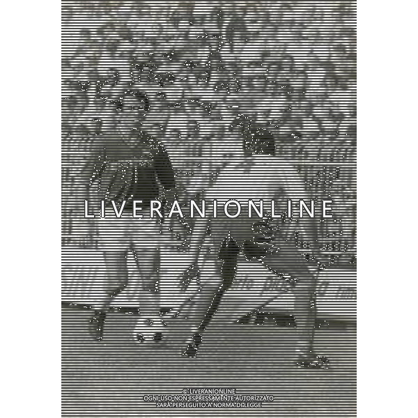 RETROSPETTIVA RENZO GOBBO CALCIATORE NELLA FOTO RENZO GOBBO CON LA MAGLIA DEL CATANZARO CALCIO AG ALDO LIVERANI SAS