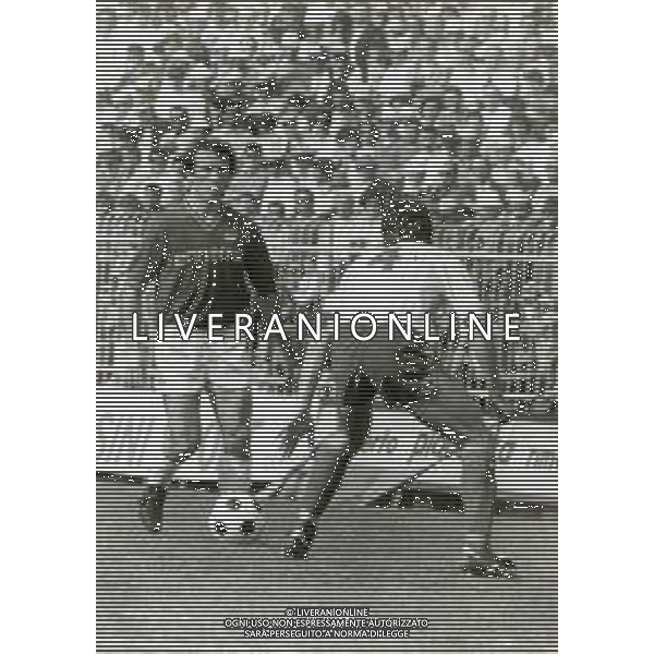 RETROSPETTIVA RENZO GOBBO CALCIATORE NELLA FOTO RENZO GOBBO CON LA MAGLIA DEL CATANZARO CALCIO AG ALDO LIVERANI SAS