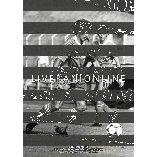 RETROSPETTIVA RENZO GOBBO CALCIATORE NELLA FOTO RENZO GOBBO CON LA MAGLIA DEL COMO CALCIO AG ALDO LIVERANI SAS