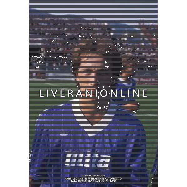 RETROSPETTIVA RENZO GOBBO CALCIATORE NELLA FOTO RENZO GOBBO CON LA MAGLIA DEL COMO CALCIO AG ALDO LIVERANI SAS