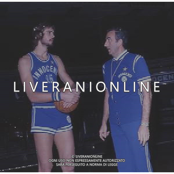 RETROSPETTIVA GEORGE BROSTERHOUS BASKET NELLA FOTO GEORGE BROSTERHOUS CON LA MAGLIA DELL\'INNOCENTI MILANO E CESARE RUBINI AG ALDO LIVERANI SAS