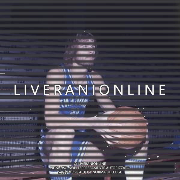 RETROSPETTIVA GEORGE BROSTERHOUS BASKET NELLA FOTO GEORGE BROSTERHOUS CON LA MAGLIA DELL\'INNOCENTI MILANO AG ALDO LIVERANI SAS
