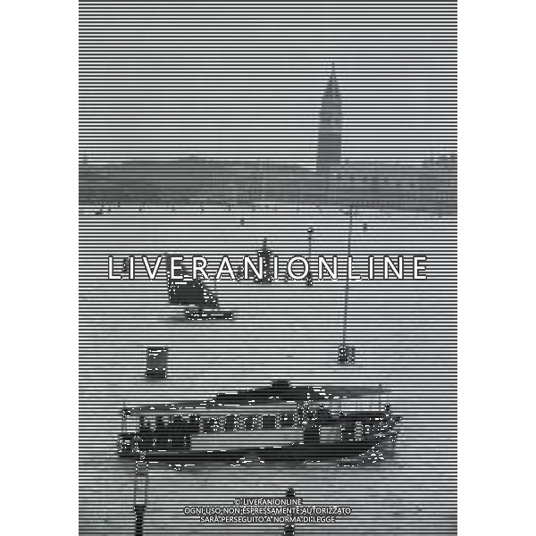 1936-1939 VENEZIA VARIE PANORAMICHE DELLA CITTA E DI GENTE IN LAGUNA AG ALDO LIVERANI SAS