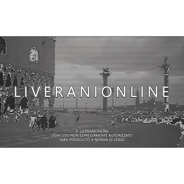 1936-1939 VENEZIA VARIE PANORAMICHE DELLA CITTA E DI GENTE IN LAGUNA AG ALDO LIVERANI SAS