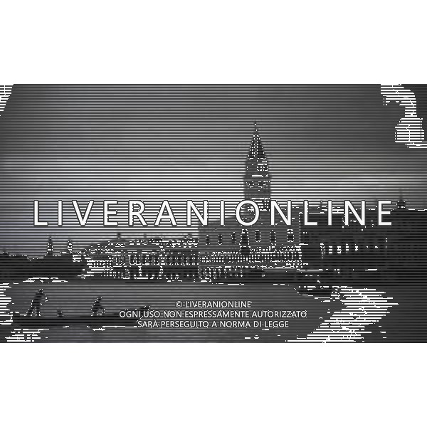 1936-1939 VENEZIA VARIE PANORAMICHE DELLA CITTA E DI GENTE IN LAGUNA AG ALDO LIVERANI SAS