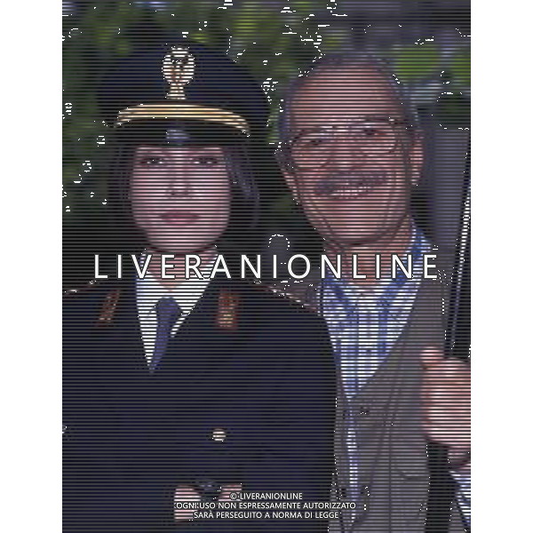 NINO MANFREDI, all\'anagrafe Saturnino Manfredi, attore, regista italiano - RETROSPETTIVA Nella foto con Claudia Koll nella serie televisiva \'Linda e il brigadiere\' nel 1997 ©ARCHIVIO / AGENZIA ALDO LIVERANI SAS