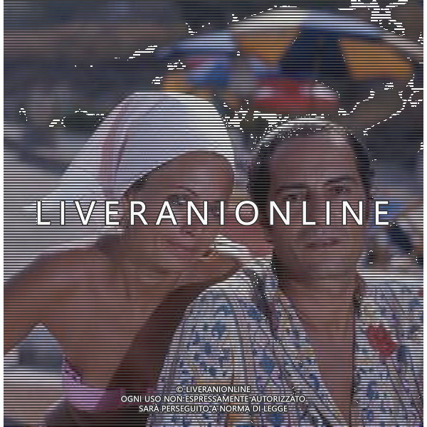 NINO MANFREDI, all\'anagrafe Saturnino Manfredi, attore, regista italiano - RETROSPETTIVA Nella foto al mare con la moglie Erminia Ferrari ©ARCHIVIO / AGENZIA ALDO LIVERANI SAS