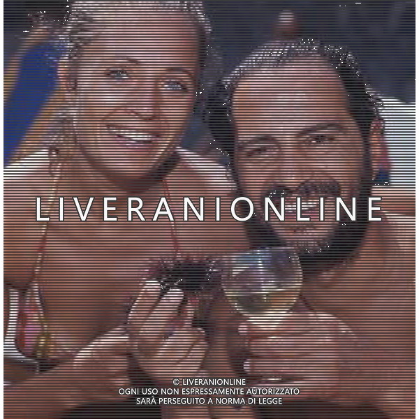 NINO MANFREDI, all\'anagrafe Saturnino Manfredi, attore, regista italiano - RETROSPETTIVA Nella foto al mare con la moglie Erminia Ferrari ©ARCHIVIO / AGENZIA ALDO LIVERANI SAS