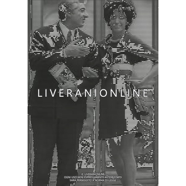 RETROSPETTIVA ANNA CORRADINI GIORNALISTA NELLA FOTO ANNA CORRADINI A ROMA NELL\'ANNO 1970 CON GINO BRAMIERI AG ALDO LIVERANI SAS