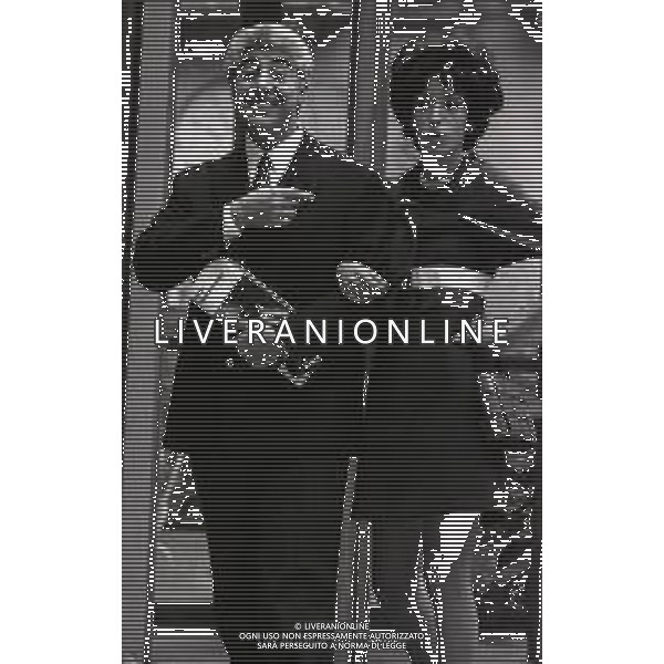 RETROSPETTIVA ANNA CORRADINI GIORNALISTA NELLA FOTO ANNA CORRADINI A ROMA NELL\'ANNO 1970 CON GINO BRAMIERI AG ALDO LIVERANI SAS