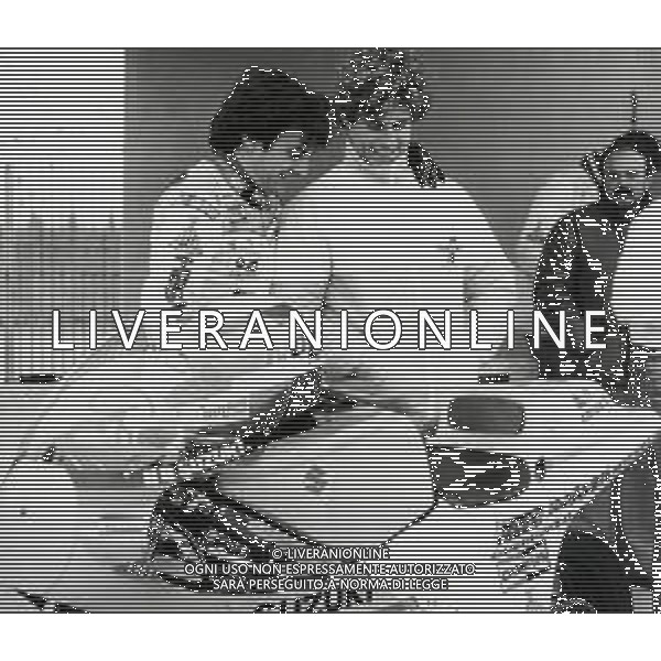 RETROSPETTIVA FRANCO UNCINI MOTOCICLISMO NELLA FOTO FRANCO UNCINI CON MICHELE RINALDI CAMPIONE DEL MONDO MOTOCROSS 125 FOTO W .PIGRUCCI-AG ALDO LIVERANI SAS