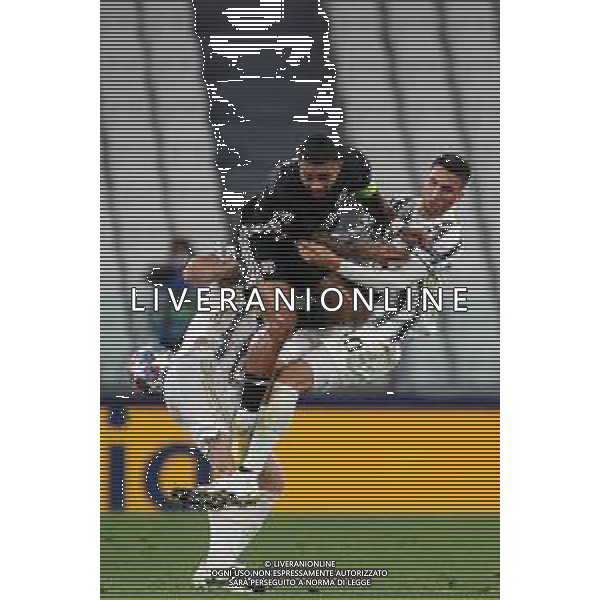 Torino 07.08.2020 Allianz Stadium Juventus vs Olympique Lione Champions League 2019/2020 ©Viganti/Agenzia Aldo Liverani Nella foto: memphid depay e rodrigo bentancur / AGENZIA ALDO LIVERANI SAS