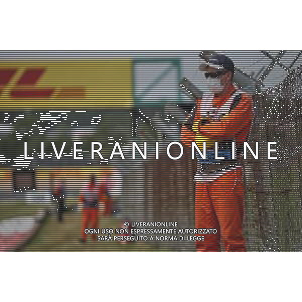 Circuit atmosphere - marshal. 08.08.2020. Formula 1 World Championship, Rd 5, 70th Anniversary Grand Prix, Silverstone, England, Qualifying Day. - www.xpbimages.com, EMail: requests@xpbimages.com © Copyright: Batchelor / XPB Images/ AGENZIA ALDO LIVERANI SAS - ITALY ONLY EDITORIAL USE ONLY