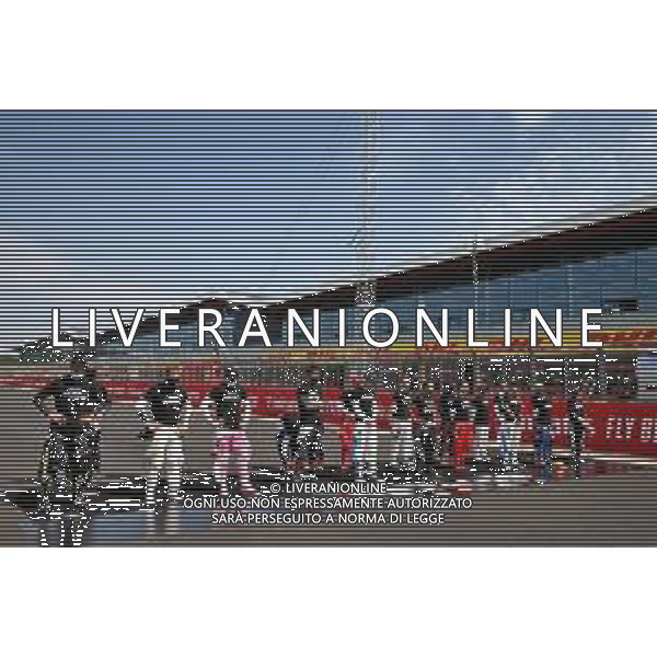 Grid atmosphere - drivers \'End Racism.\' 09.08.2020. Formula 1 World Championship, Rd 5, 70th Anniversary Grand Prix, Silverstone, England, Race Day. - www.xpbimages.com, EMail: requests@xpbimages.com © Copyright: Batchelor / XPB Images /AGENZIA ALDO LIVERANI SAS - ITALY ONLY EDITORIAL USE ONLY