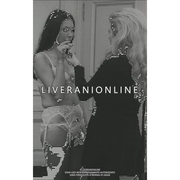 RETROSPETTIVA VITTORIO GASSMAN ATTORE NELLA FOTO VITTORIO GASSMAN NELL\'ANNO 1969 NEL FILM“IL DIVORZIO“ CON HELENA ROONE E ANITA ECKBERG AG ALDO LIVERANI SAS  