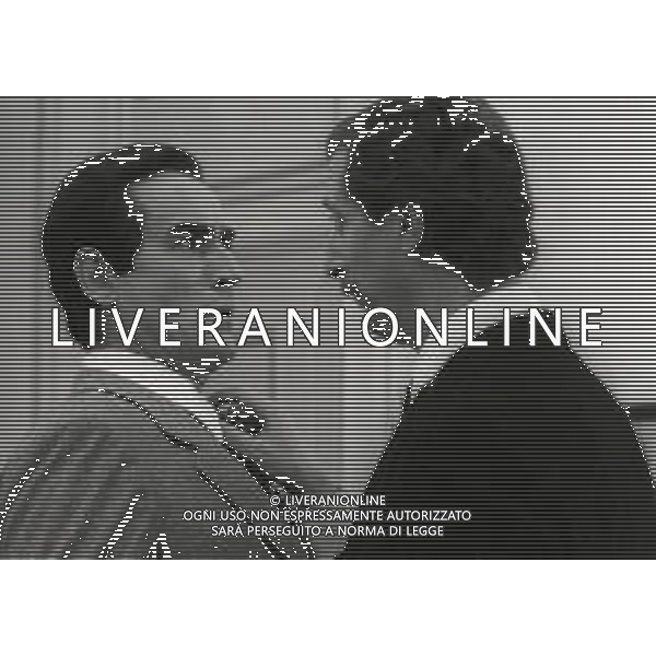 RETROSPETTIVA VITTORIO GASSMAN ATTORE NELLA FOTO VITTORIO GASSMAN NELL\'ANNO 1969 NEL FILM“IL DIVORZIO“ CON HELENA ROONE E ANITA ECKBERG AG ALDO LIVERANI SAS  