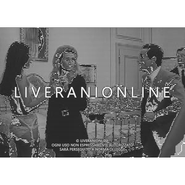 RETROSPETTIVA VITTORIO GASSMAN ATTORE NELLA FOTO VITTORIO GASSMAN NELL\'ANNO 1969 NEL FILM“IL DIVORZIO“ CON HELENA ROONE E ANITA ECKBERG AG ALDO LIVERANI SAS  